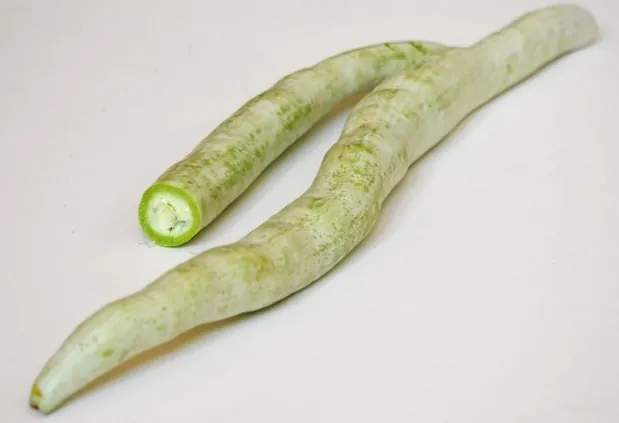 Snake Gourd (Padwal, Chichinga)- 1kg